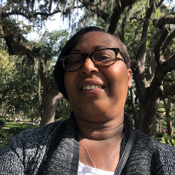 Meet your Posher, Laura - Picture 2 of 2